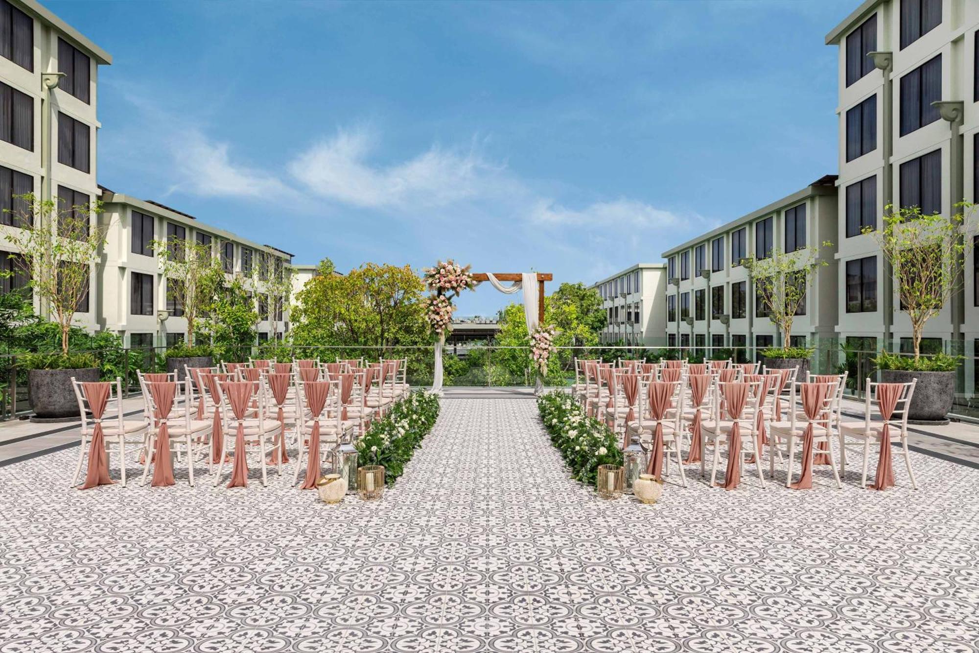 Four Points By Sheraton Phuket Patong Beach Resort Экстерьер фото